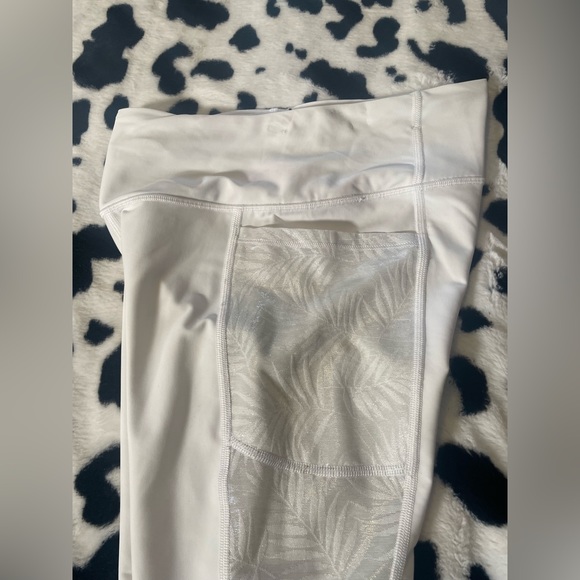Victoria Sport White Leggings with Sparkly Palm Leaf Detailing - Picture 6 of 7